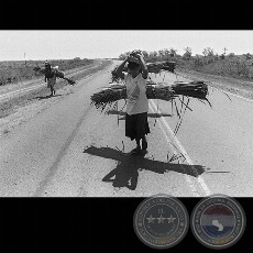 INDÍGENAS DEL PARAGUAY - Fotografía en blanco y negro de Juan Britos